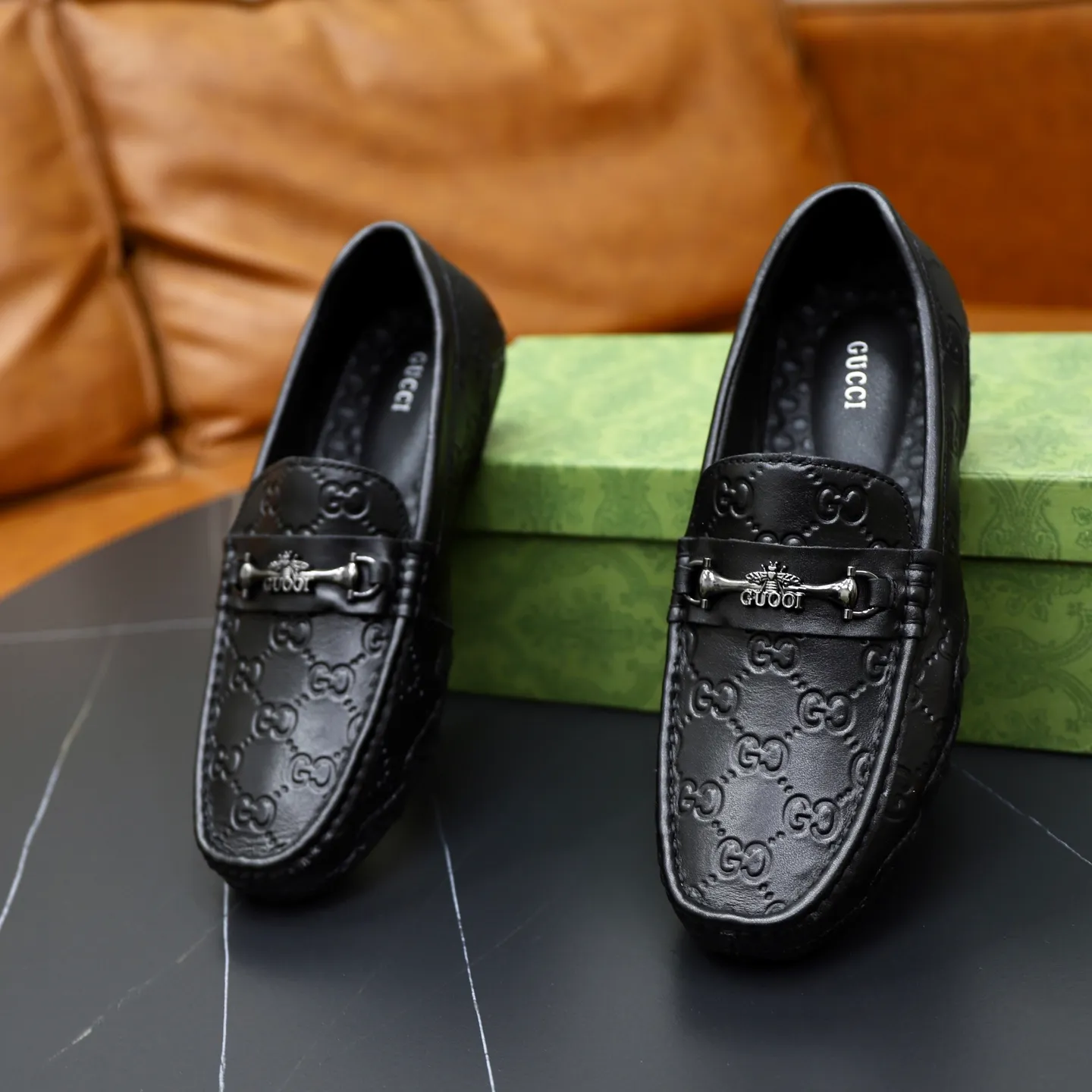 Ex-factory price: 400💰🙅‍♂️🙅‍♂️🙅‍♂️ Brand: Gucci GuCCI Standard code: Men's code 38-44 (45 can be customized) Grade: Same as the official website Material: Original leather stitching and hand stitching Comfortable and wear-resistant outsole Style category: Men's fashionable casual slip-on shoes Distinguished big-name luxury elements Top luxury Color: Color of the actual picture